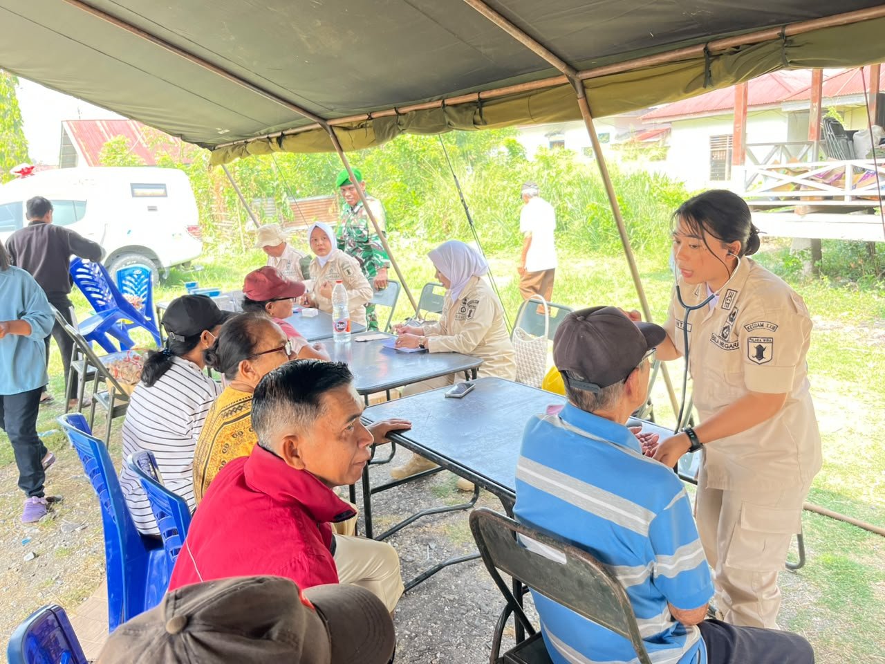 Membangun Kehidupan Sosial di Poso: TMMD ke-130 Hadirkan Layanan Kesehatan dan Sembako