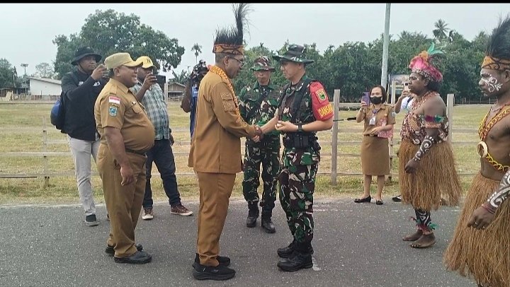 Ritual Adat Arfak Menyemarakkan TMMD ke-130 di Manokwari Selatan