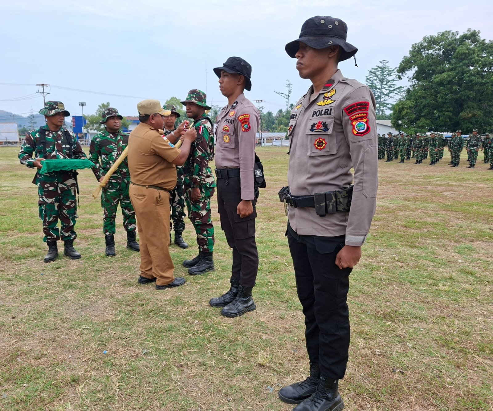 Personel TMMD ke-130 Dikenakan Pita Sebagai Tanda Kesiapan