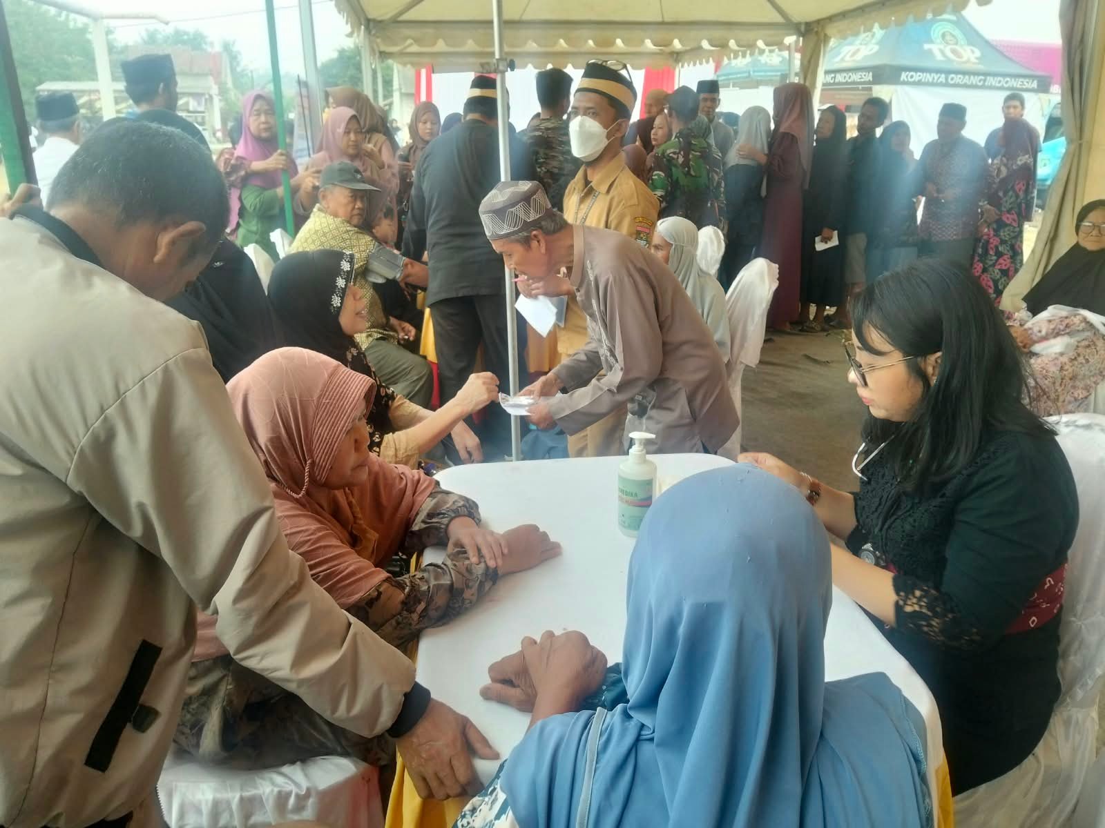 Warga Sumur Bandung Mendapatkan Akses Kesehatan Gratis dari TMMD ke-130