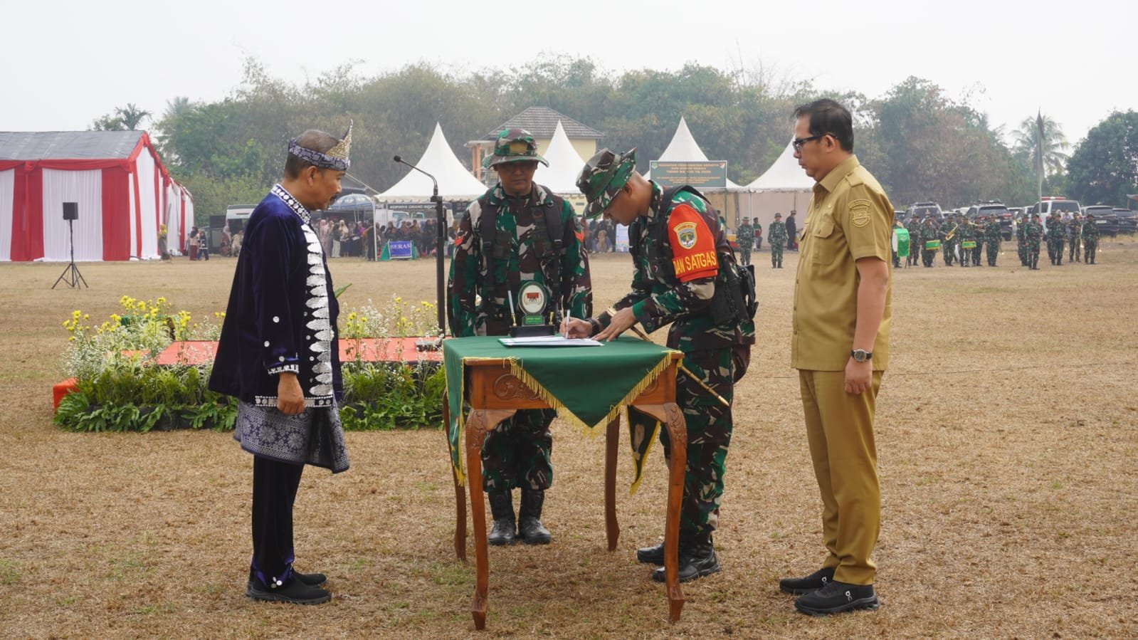 Sinergi TNI dan Pemda Melalui TMMD ke-130 di Desa Sumur Bendung