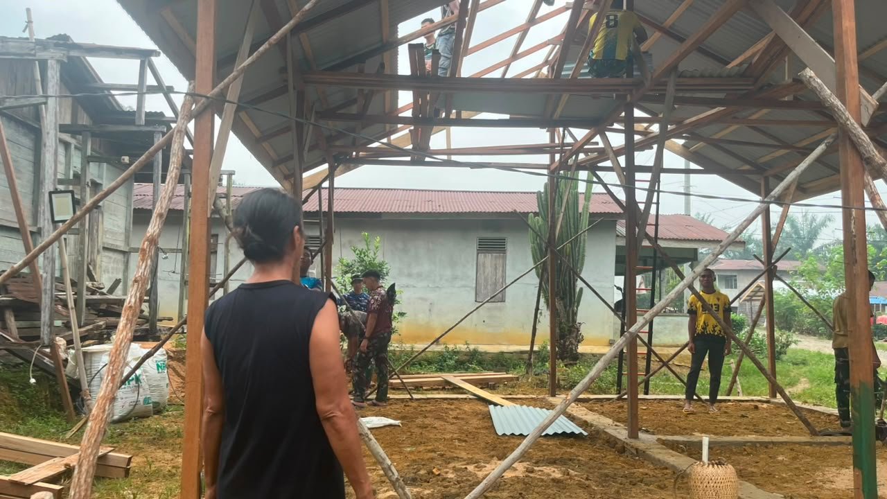 Sukacita Bu Suhanim: Rumahnya Dibangun oleh Satgas TMMD