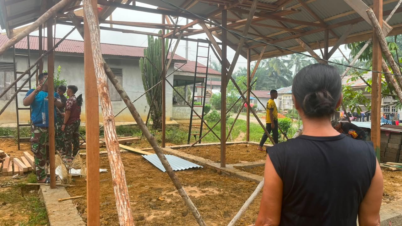 Kepedulian TNI Melalui Program Pembangunan Rumah Bu Suhanim