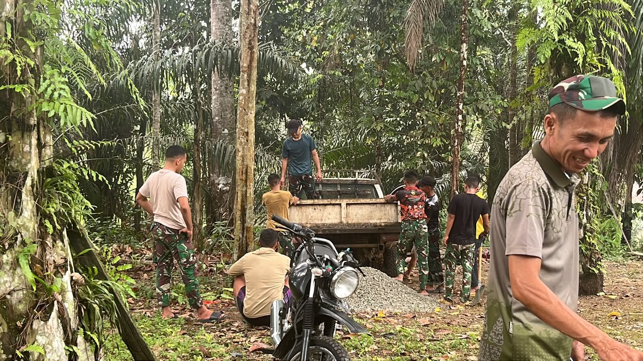 Keterlibatan TNI dalam TMMD Ke-130 Kodim 1210/Landak