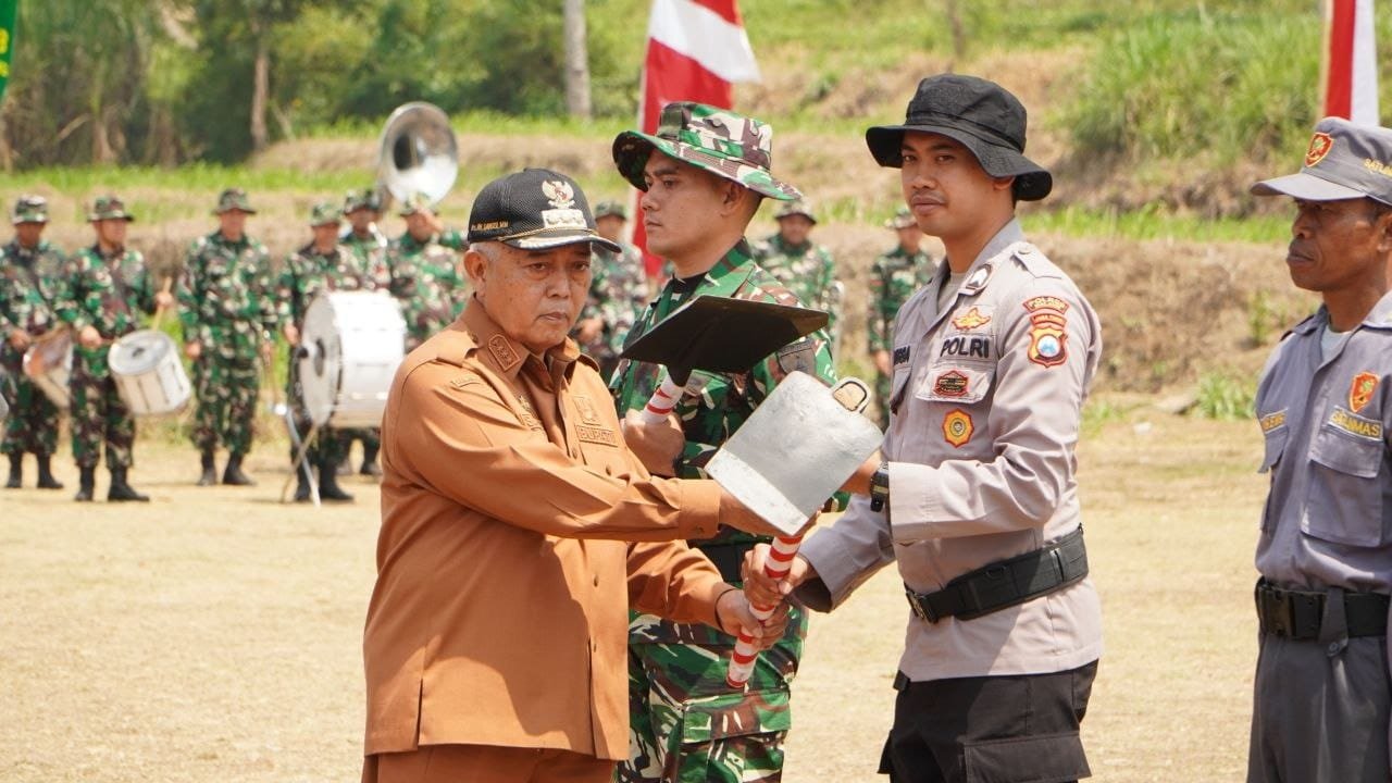 TMMD ke-130 Resmi Dimulai, Bupati Malang Serahkan Alat Kerja