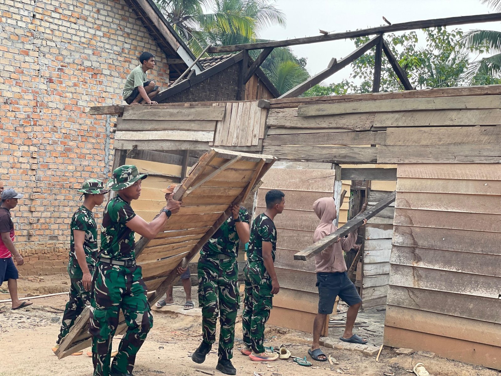 TMMD ke-130: Upaya Mewujudkan Kelayakan Hunian untuk Warga Gianto