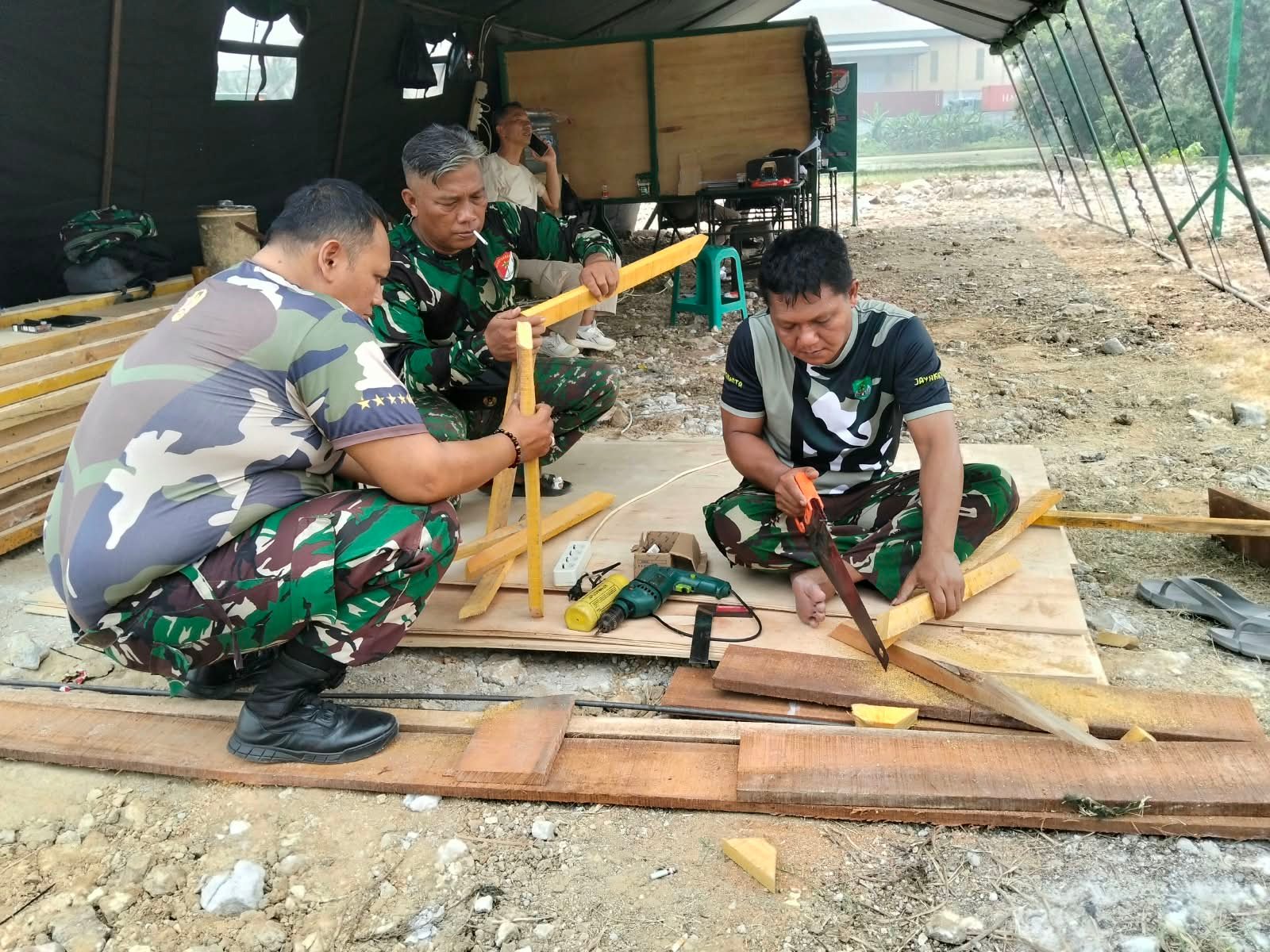 Keterlibatan Satgas TMMD ke-130 dalam Infrastruktur di Desa Sumur Bandung