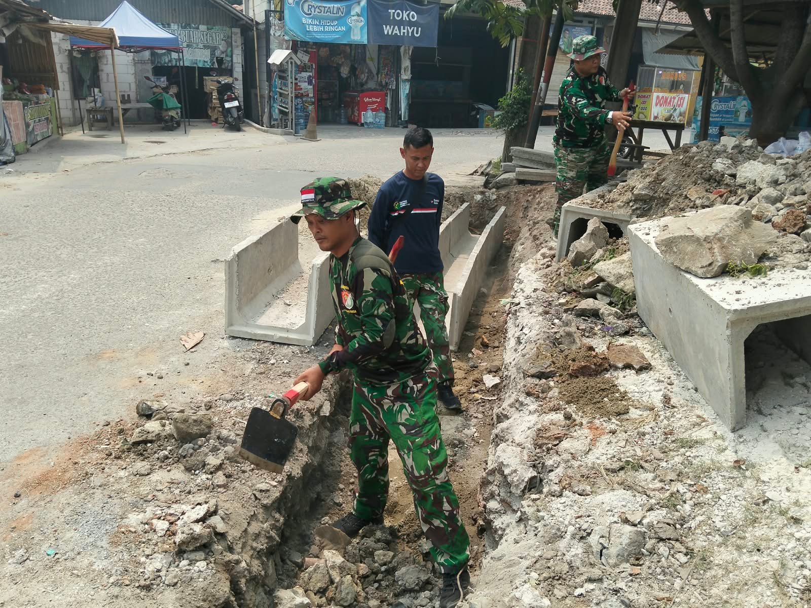 Upaya TMMD ke-130 dalam Memperbaiki Sistem Drainase Desa