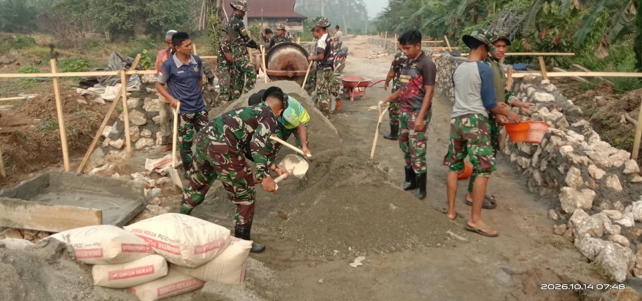 Warga Lokal Aktif Bantu Pembangunan di TMMD Ke-130