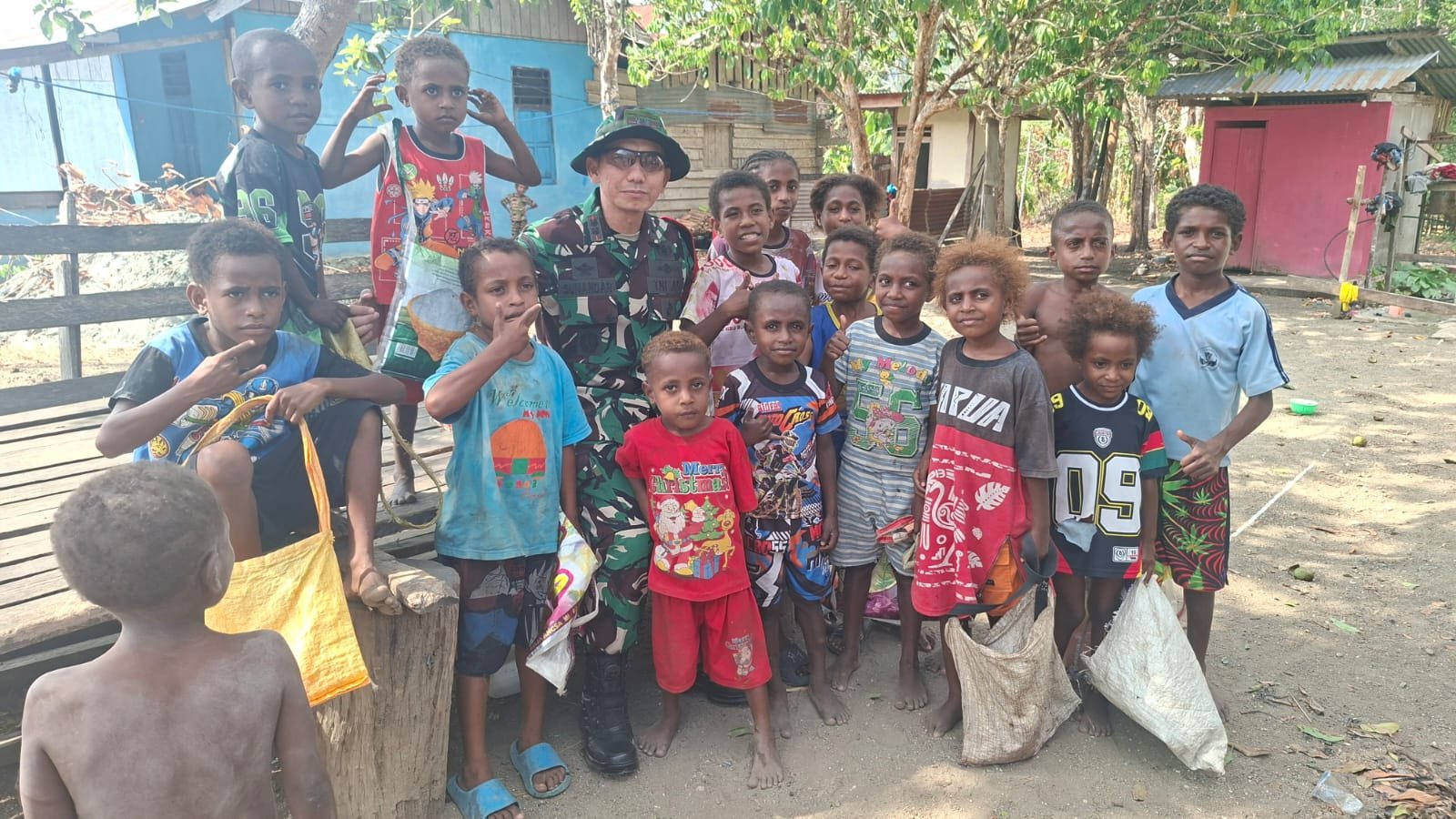 Dandim 1808/Mansel Menyapa Anak Yamboi, Memperkuat Hubungan TNI dan Warga