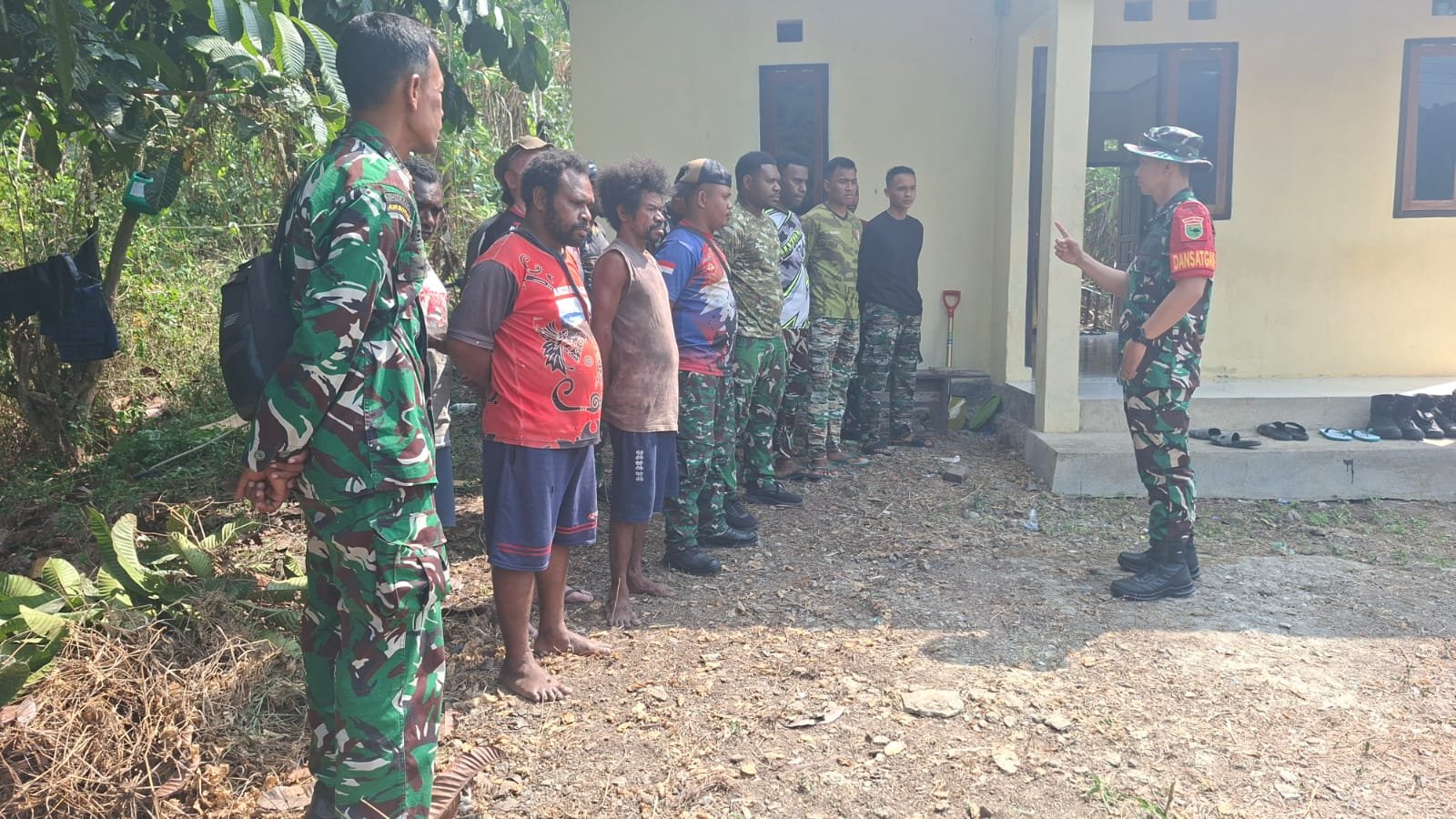 Letkol Parius Cek Kesiapan Anggota TMMD 130