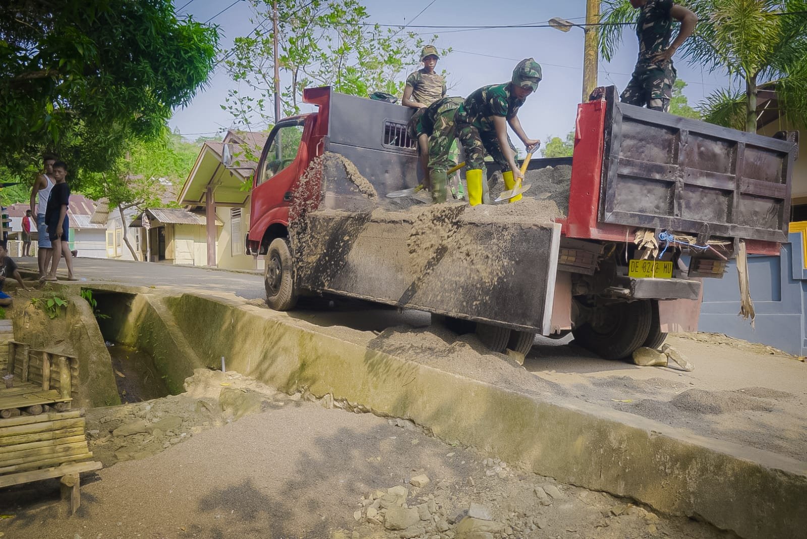TMMD ke-130 Kodim 1504/Ambon, Semangat Gotong Royong di Medan Sulit