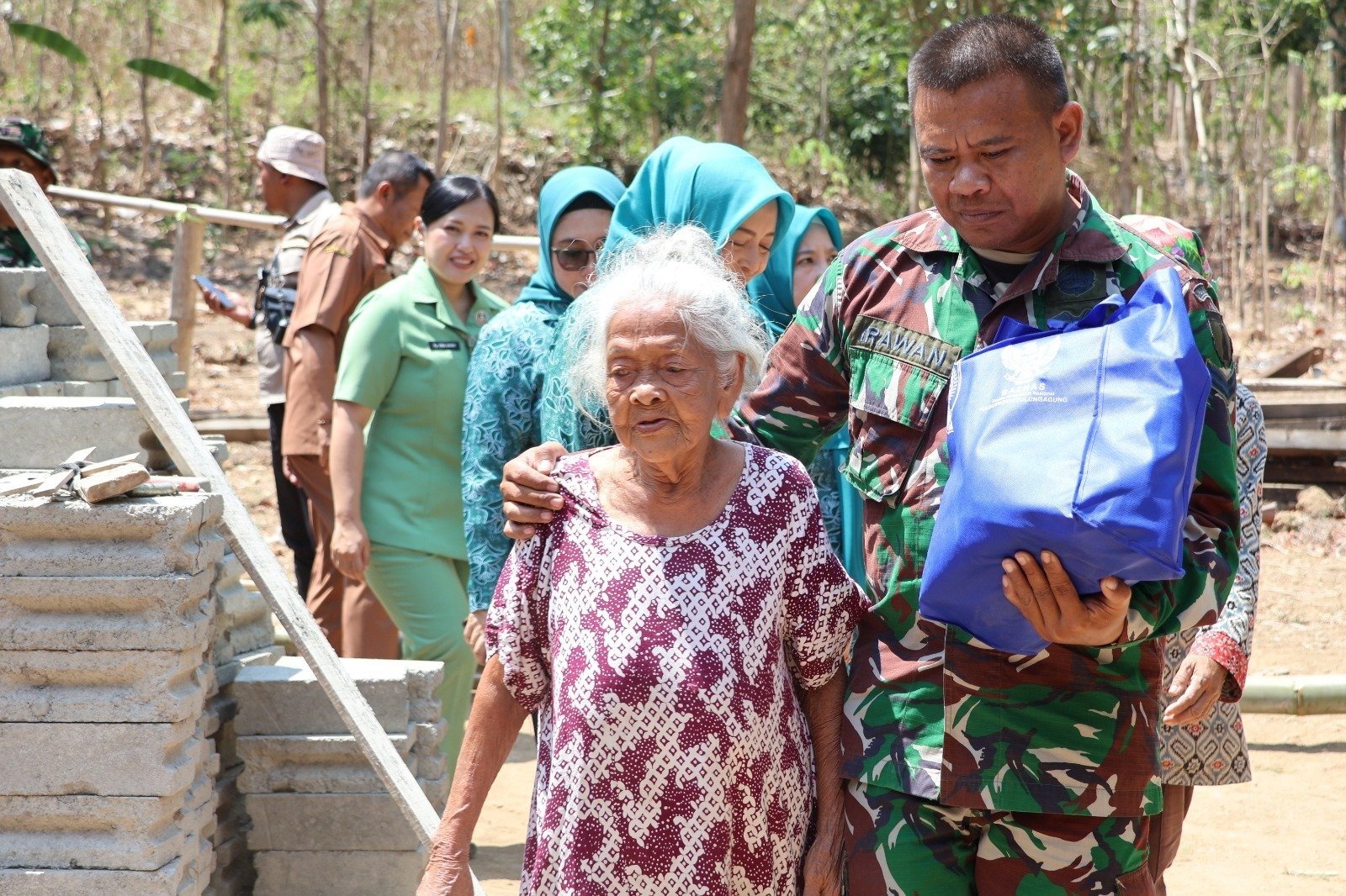 Usaha Mbah Waqilah untuk Hidup Mandiri di Usia 95 dengan RTLH