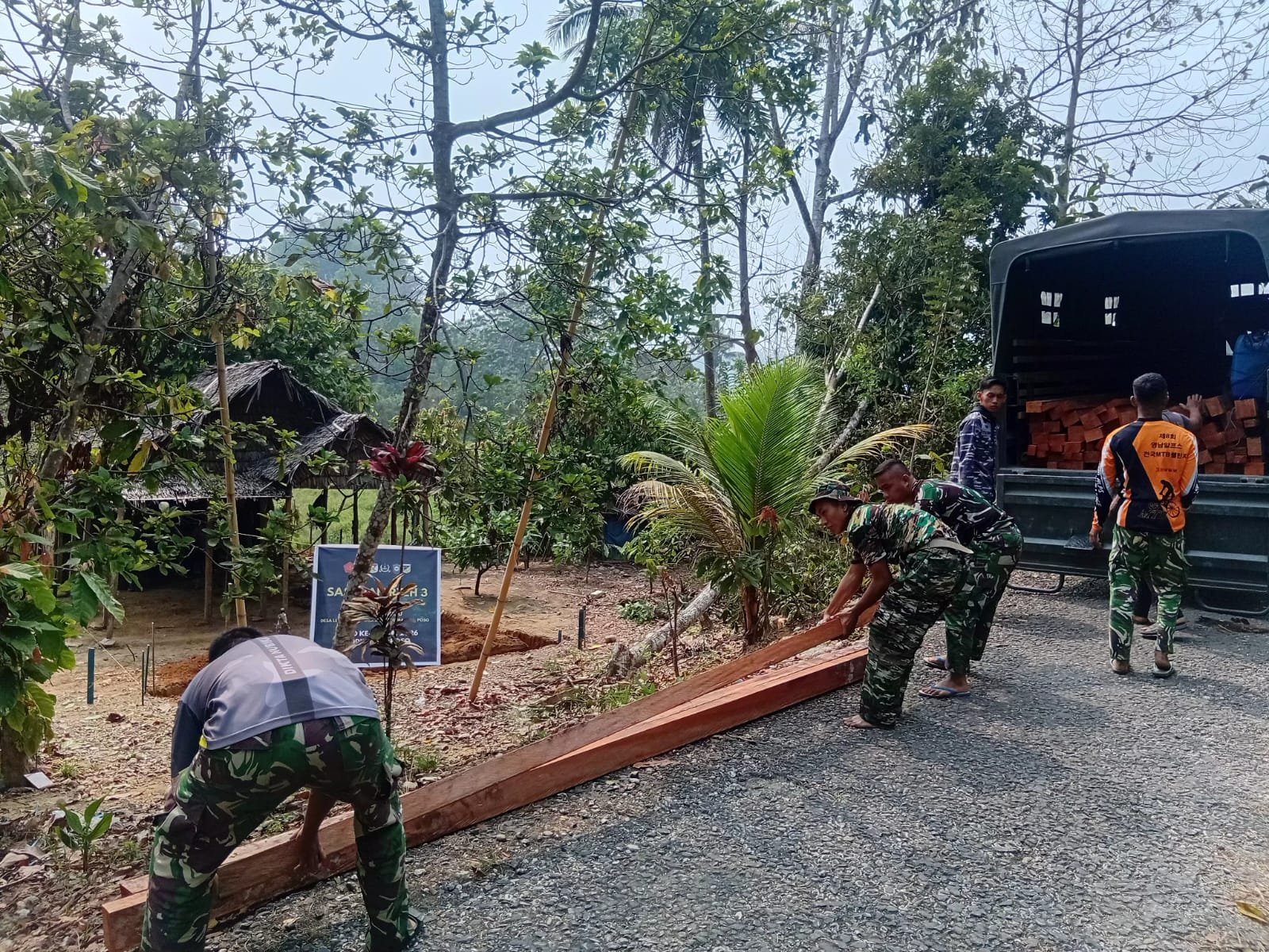 Persiapan Pembangunan Rumah Bapak Tuku Djobu oleh Satgas TMMD Poso