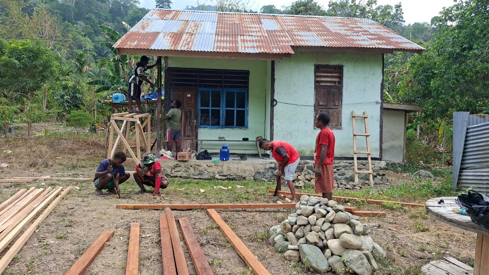 Keterlibatan Masyarakat dalam TMMD ke-130 di Mansel