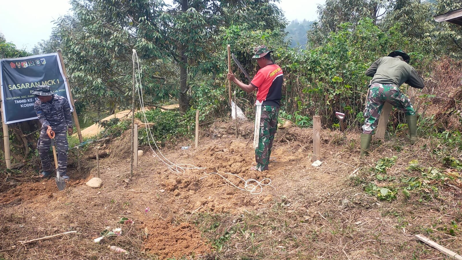 Demi Kesejahteraan, TMMD Kodim 1307 Mulai Bangun MCK di Desa Leboni
