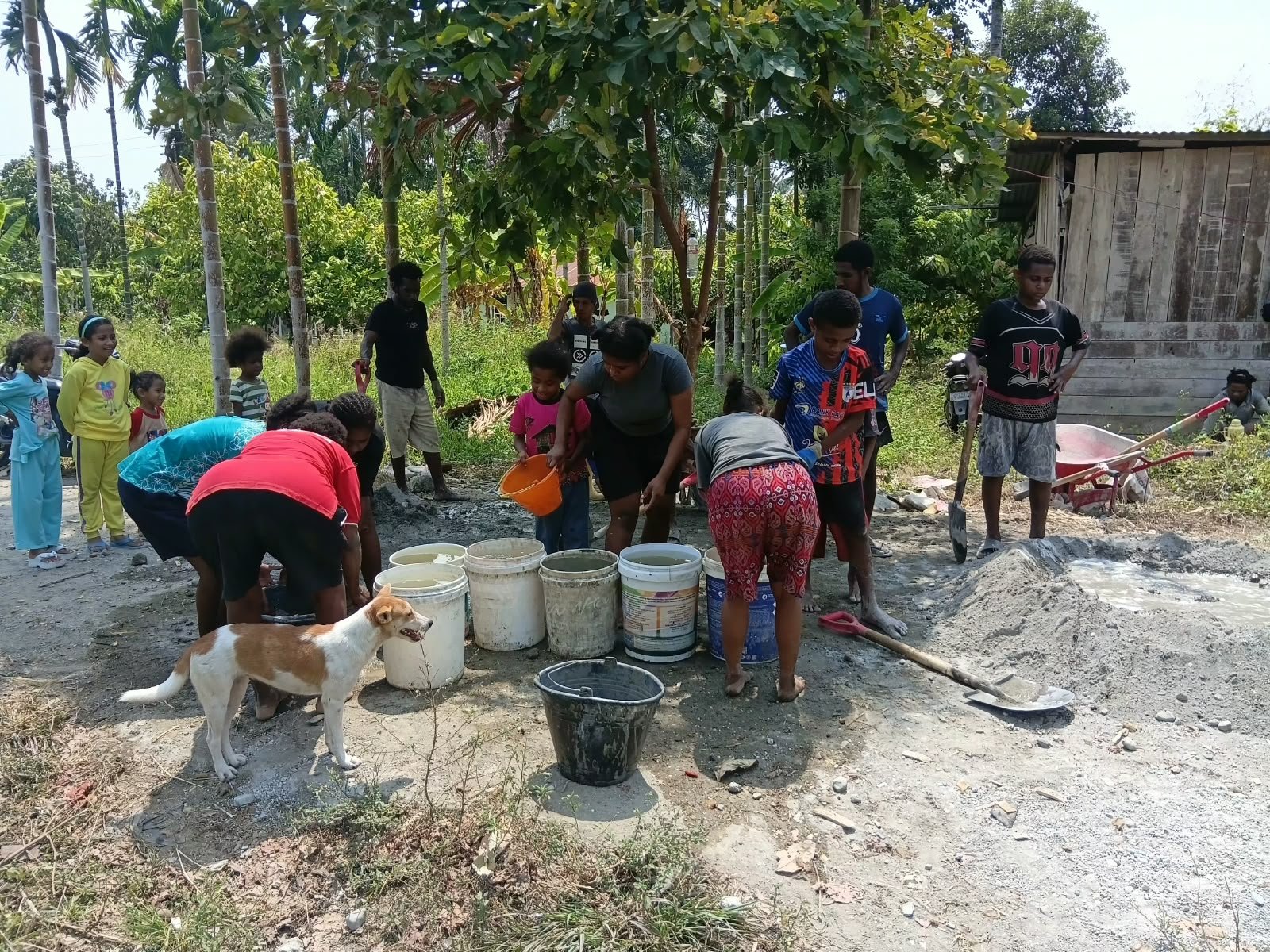 Keterlibatan Mama-Mama Papua dalam TMMD ke-130