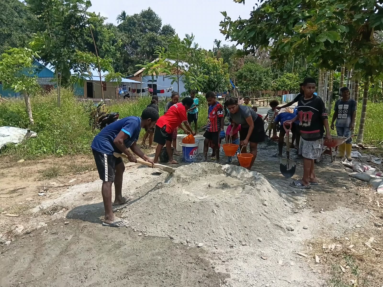 Kemanunggalan TNI dan Rakyat melalui Partisipasi Mama-Mama Papua dalam TMMD