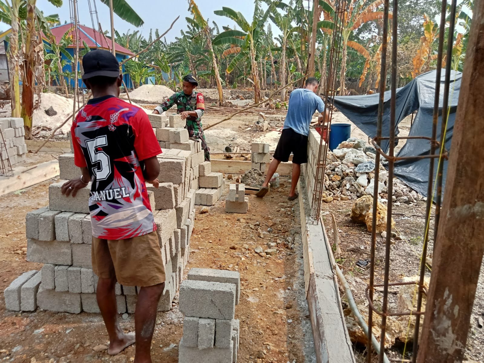 Kemanunggalan TNI dan Rakyat dalam Proyek RTLH di TMMD