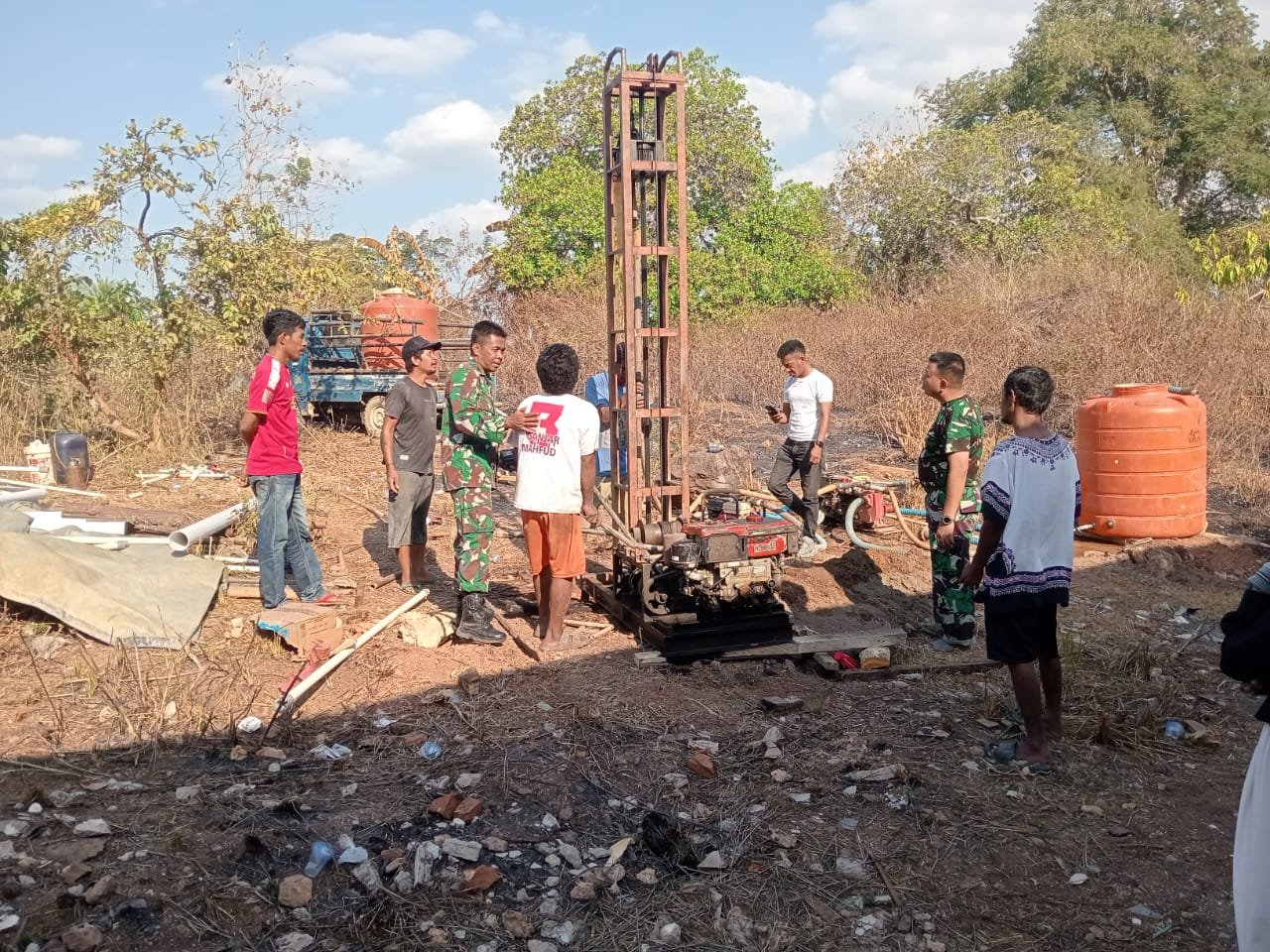 Pembangunan Sumur Bor Melalui Gotong Royong TMMD di Kawite-Wite
