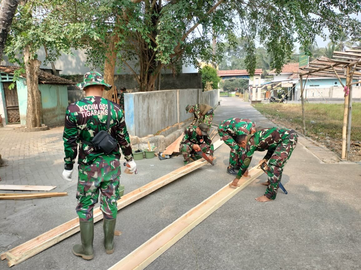 Pentingnya Kerja Tim, Satgas TMMD ke-130 Sukses Selesaikan Bekisting dengan Cermat