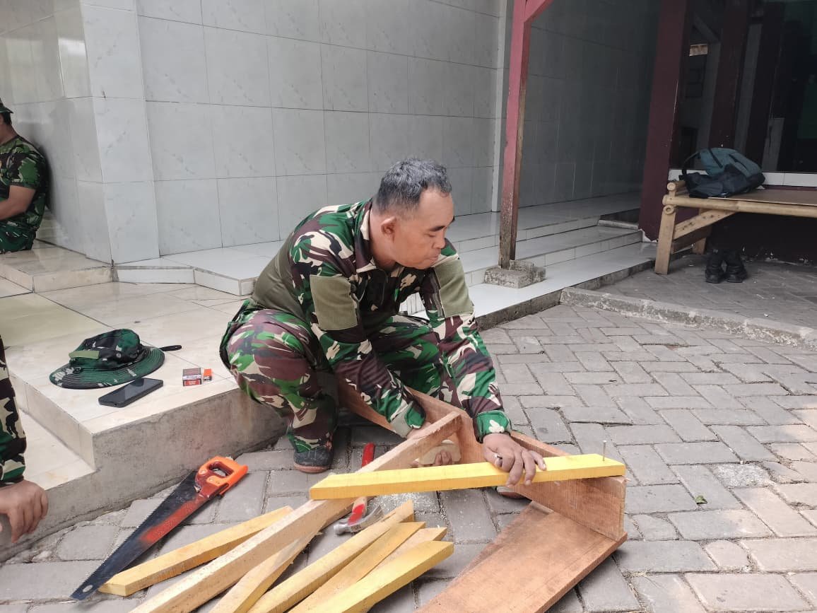 Pengerjaan Garuk, Satgas TMMD ke-130 Kodim 0510/Tigaraksa Dukung Proyek Pembangunan