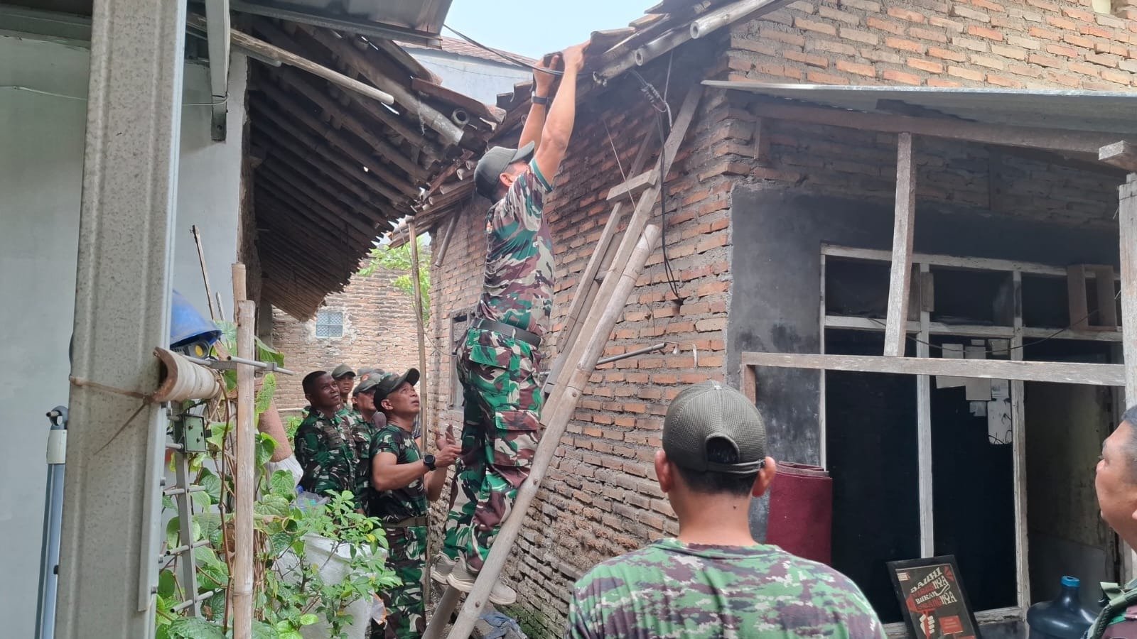Satgas TMMD 130 Kodim 0510/Tigaraksa Launcing Pembongkaran RTLH