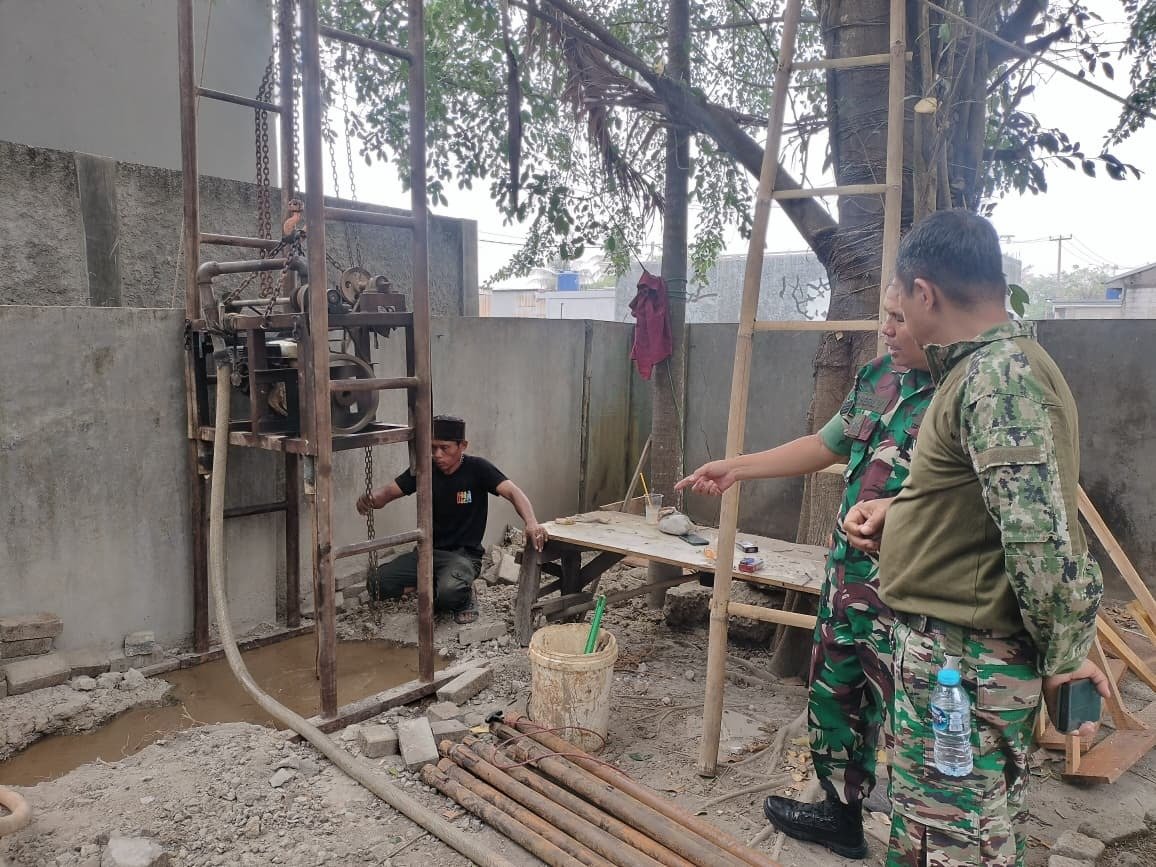 Pemenuhan Kebutuhan Air Bersih oleh Satgas TMMD Ke-130