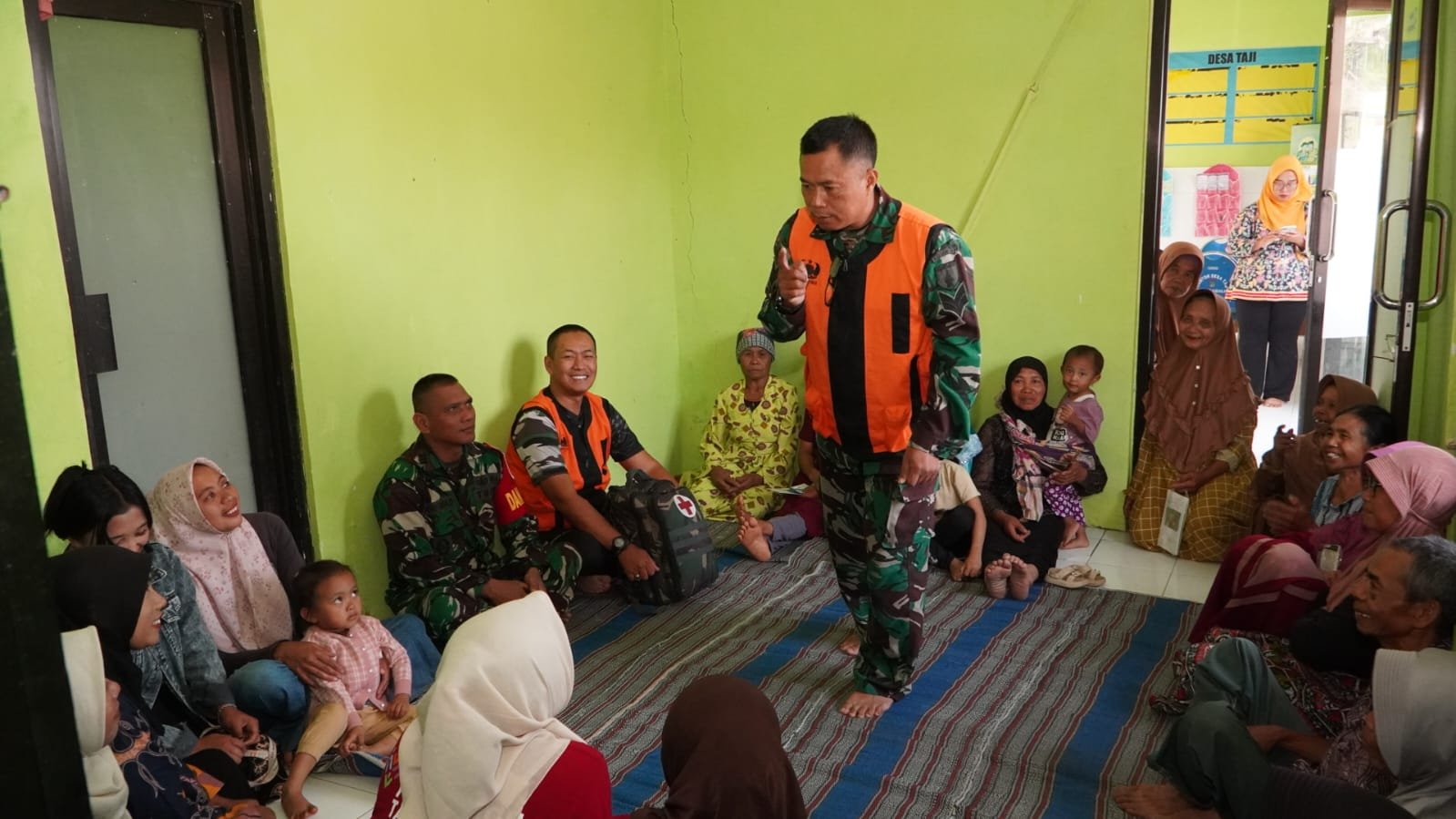 Dalam Rangka TMMD ke-130, Satgas Kodim 0818 Laksanakan Penyuluhan Kesehatan di Desa Taji